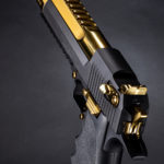 la pistola Black and Titanium Gold Desert Eagle