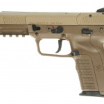 lato sinistro della fn five-seven fde