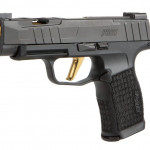 da sinistra, la pistola microcompatta Sig Custom P365XL Spectre con nuova finitura