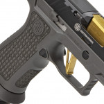 grilletto e impugnatura della Sig Custom P320 Spectre Comp