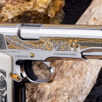 vista laterale della pistola custom da collezione sk haka