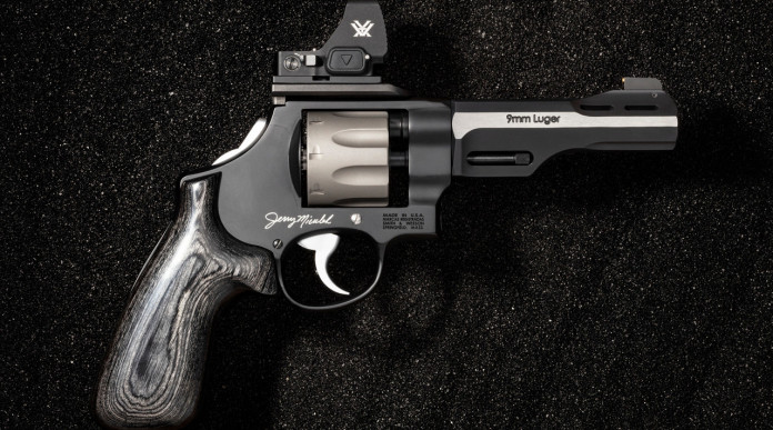 Smith & Wesson Performance Center Model 327 Wr, il revolver di Jerry Miculek in 1.880 pezzi